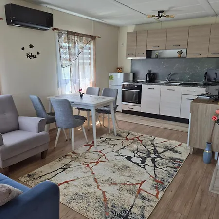 פארק נופש къщички Sunrise צרבו